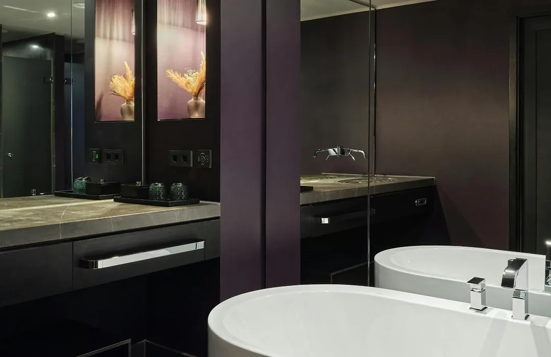 Roomers Frankfurt Central, Autograph Collection-1