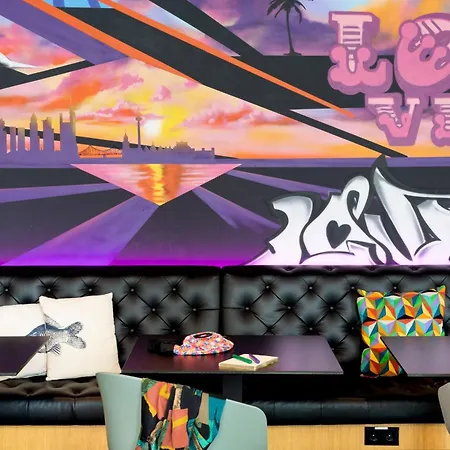 Moxy Frankfurt Airport-2