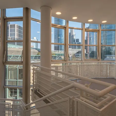 Hilton Garden Inn Frankfurt City Centre-2