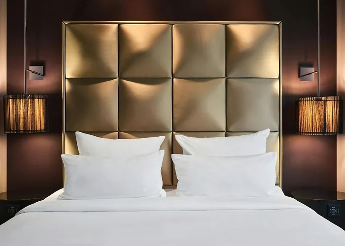 Roomers Frankfurt Central, Autograph Collection